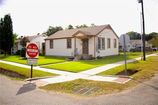 $169,900 | 2420 Fenelon Street, Chalmette, LA 70043