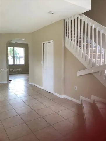 a view of entryway with a window