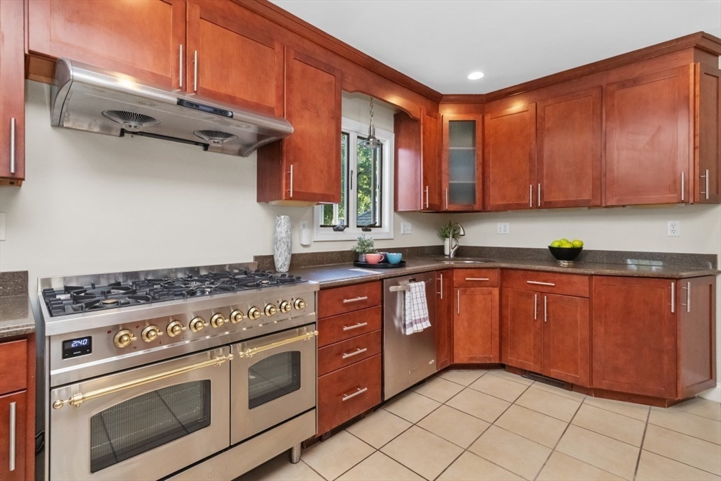 11 Bogandale Road Boston, MA 02132 - Photo 4 of 24
