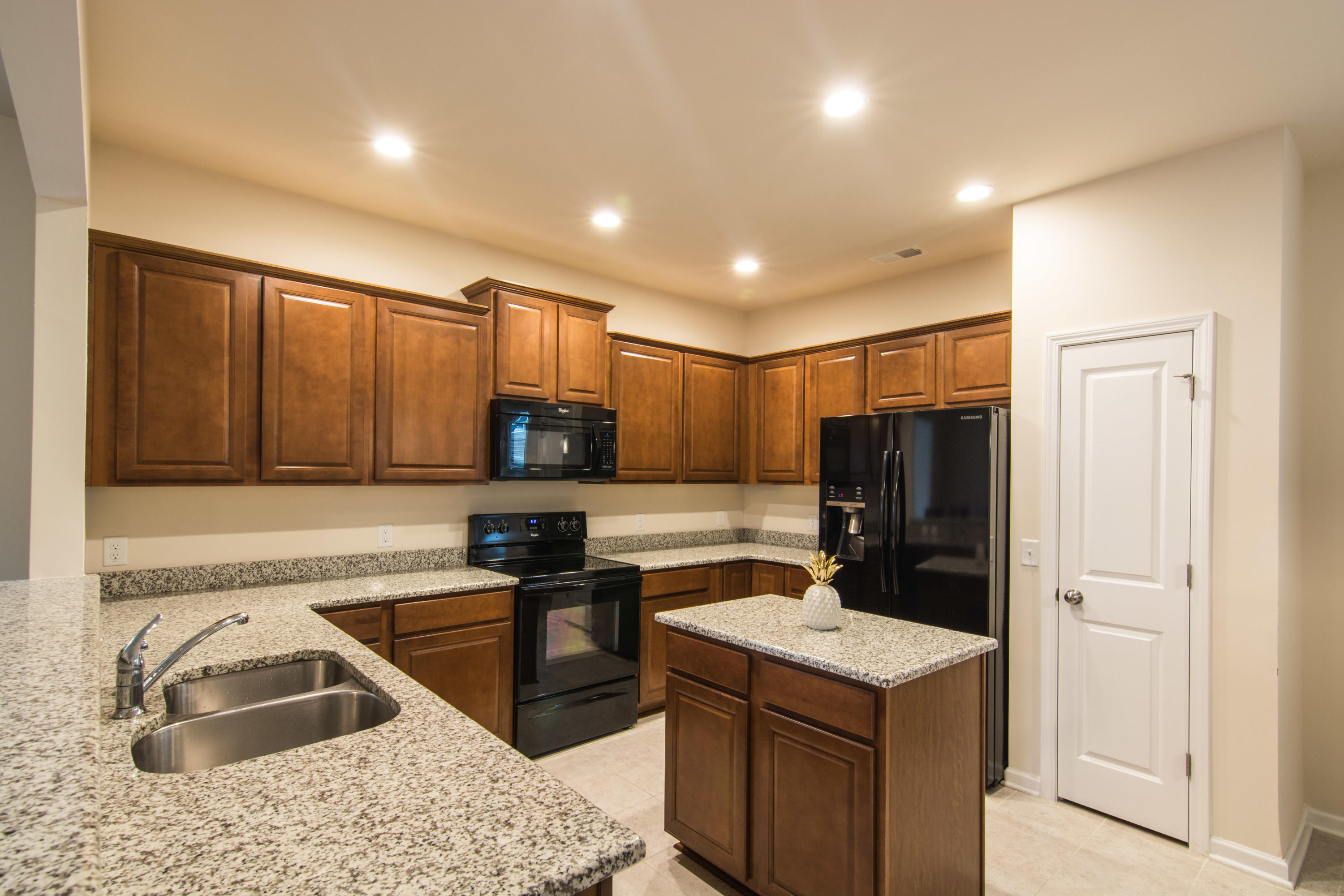 102 Brookhaven Road Summerville, SC 29486 - Photo 4 of 28 DSC_0489