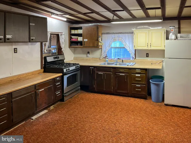 a view of a storage & utility room
