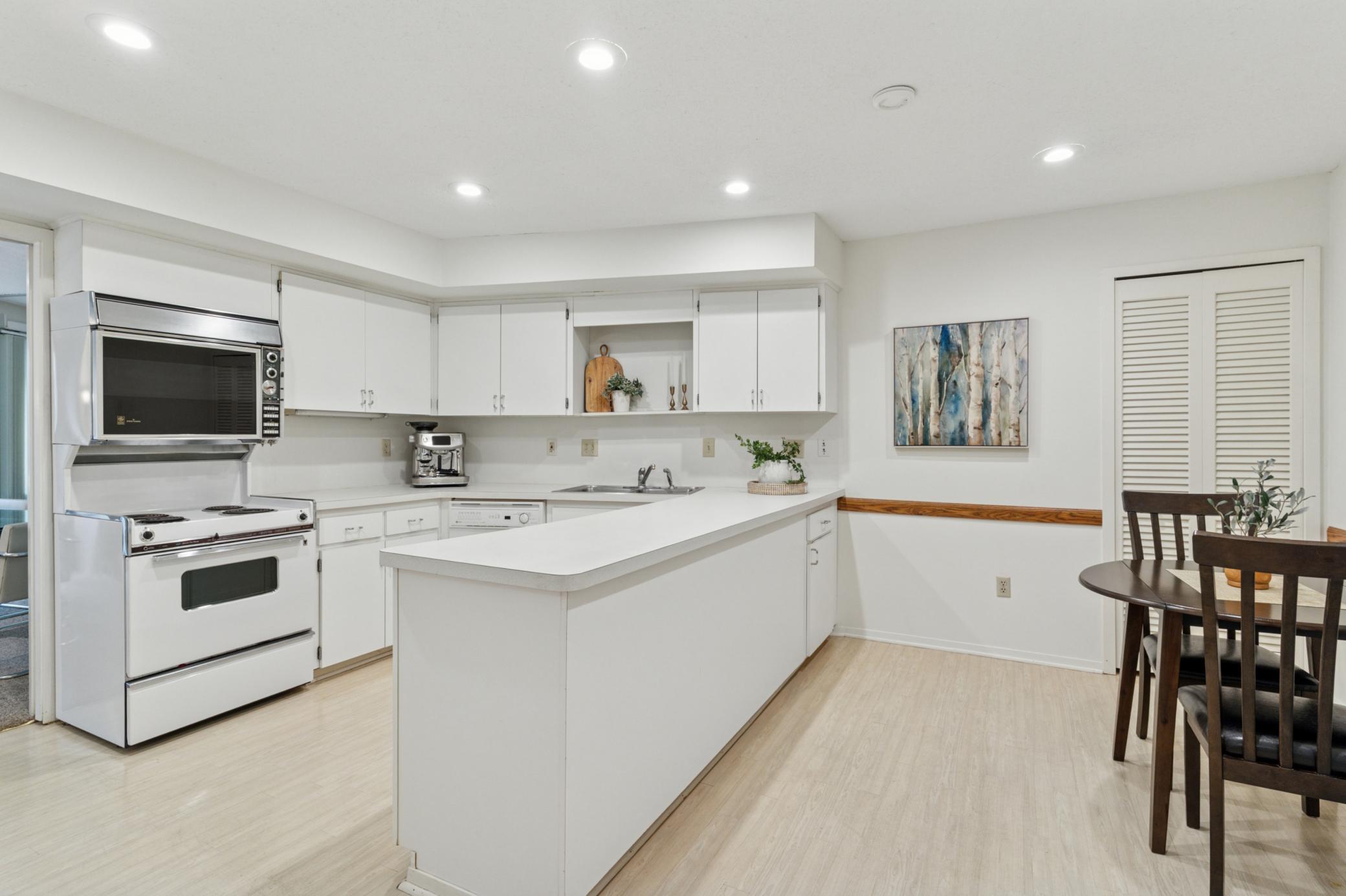 3412 Oak Ridge Road, Unit 211 Hopkins, MN 55305 - Photo 12 of 41