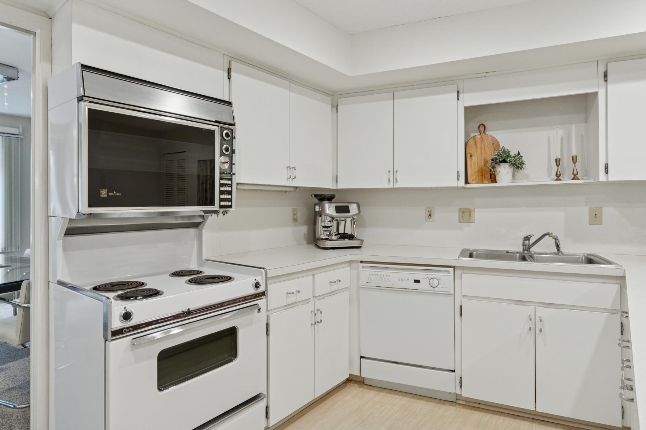 3412 Oak Ridge Road, Unit 211 Hopkins, MN 55305 - Photo 14 of 41