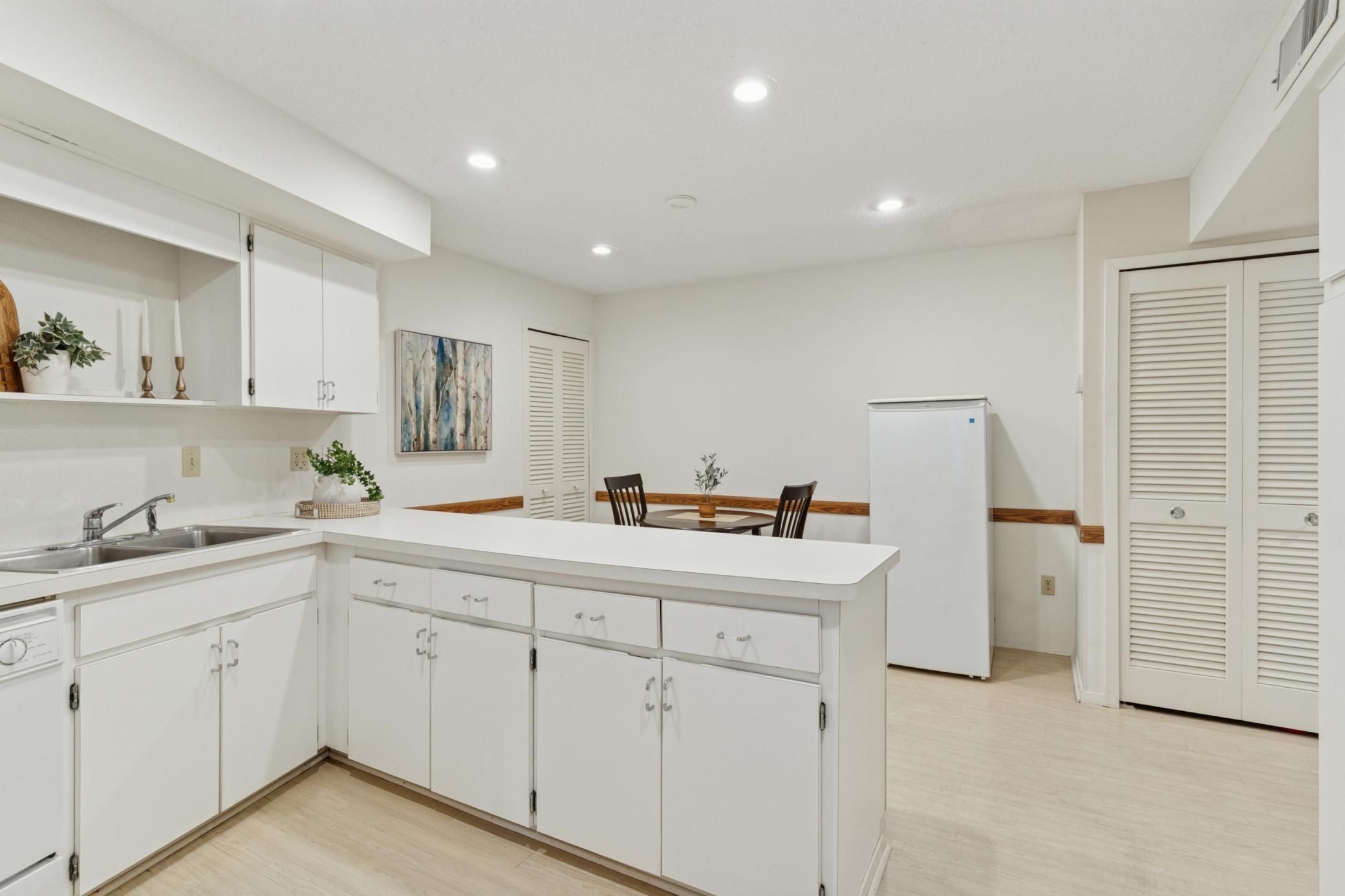 3412 Oak Ridge Road, Unit 211 Hopkins, MN 55305 - Photo 16 of 41