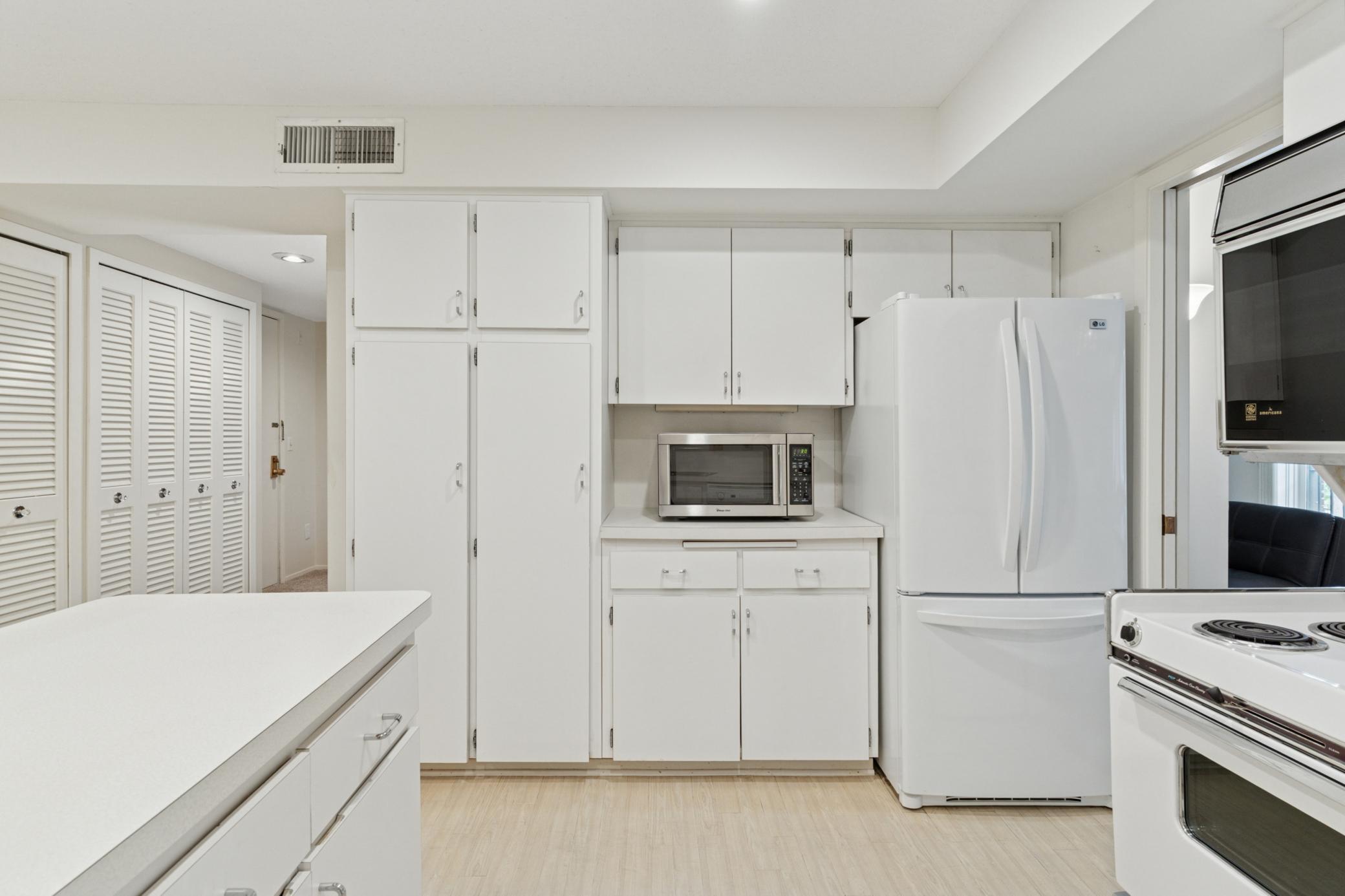 3412 Oak Ridge Road, Unit 211 Hopkins, MN 55305 - Photo 17 of 41