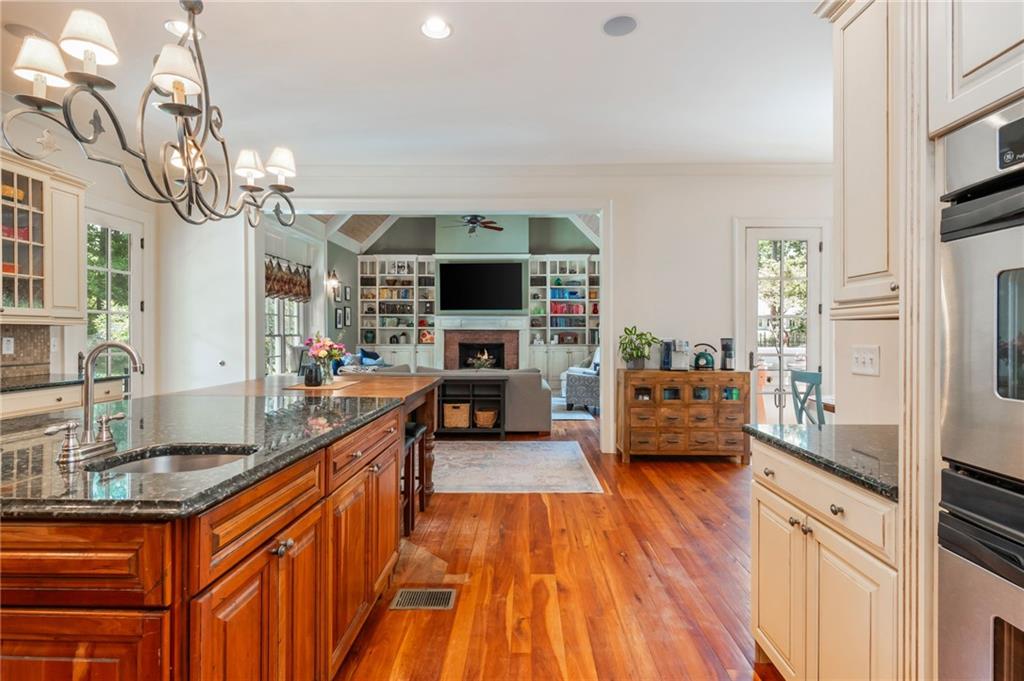 360 Kent Road Roswell, GA 30075 - Photo 13 of 100