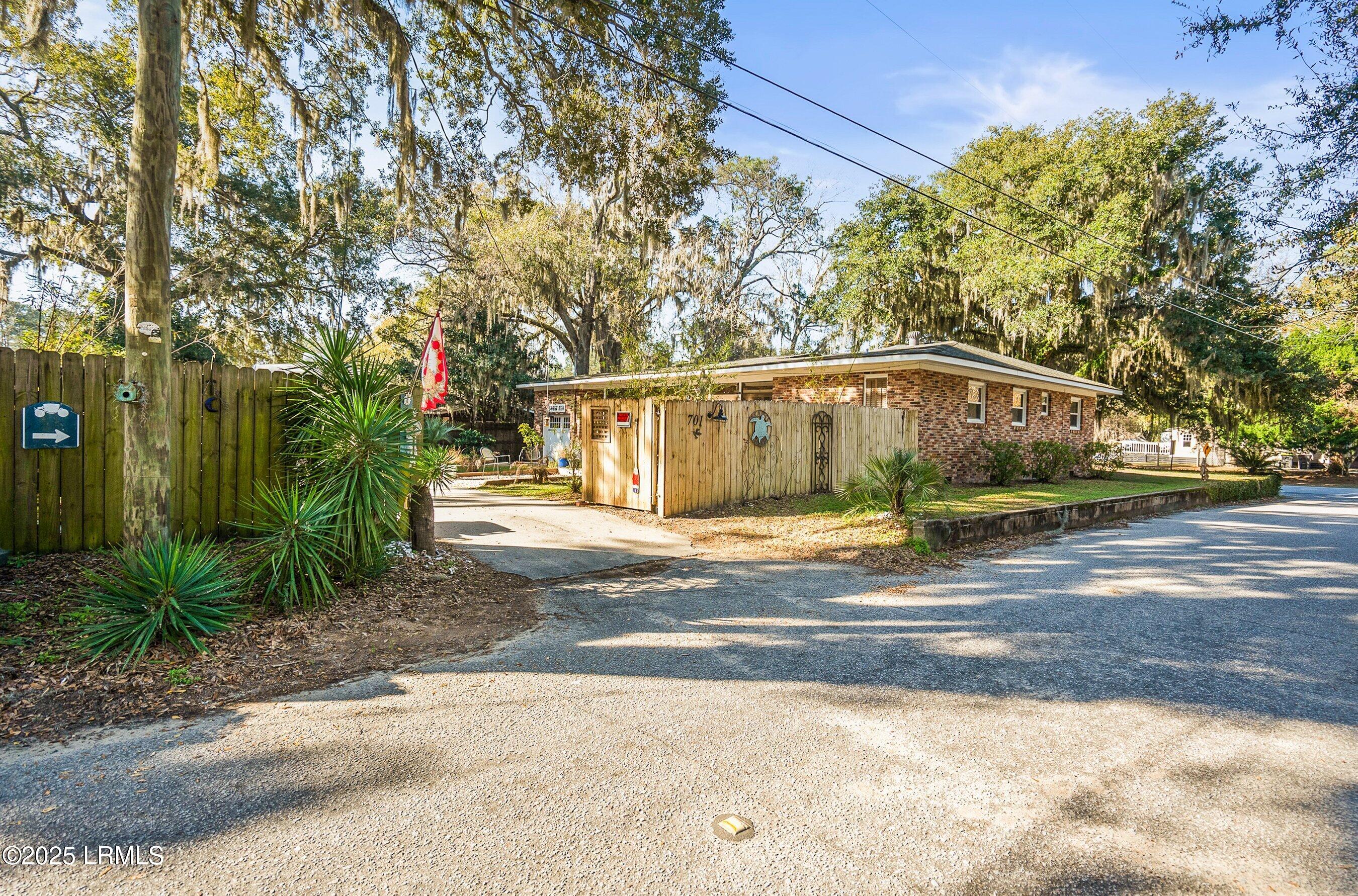 701 Battery Creek Road Beaufort, SC 29902 - Photo 3 of 36 DSC05831-198-1.jpg-SMALL