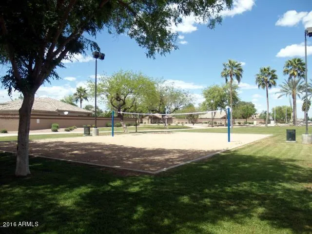 a view of yard with green space