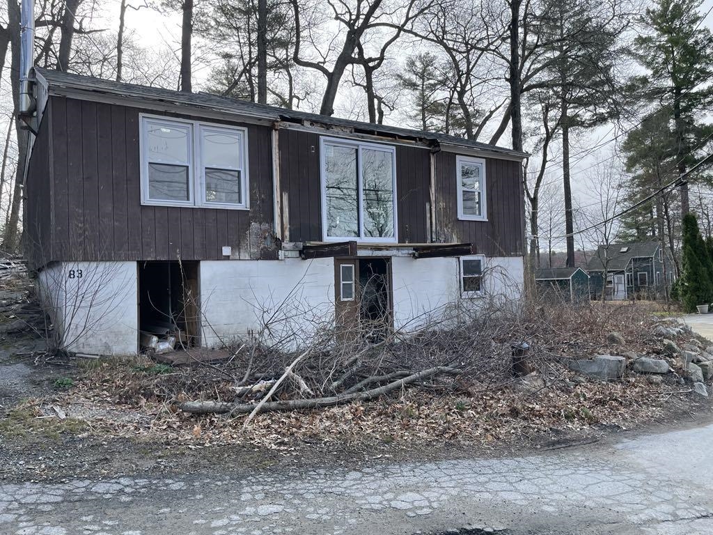 83 Webster Avenue Pelham, NH 03076 - Photo 1 of 5 Gallery Image 1