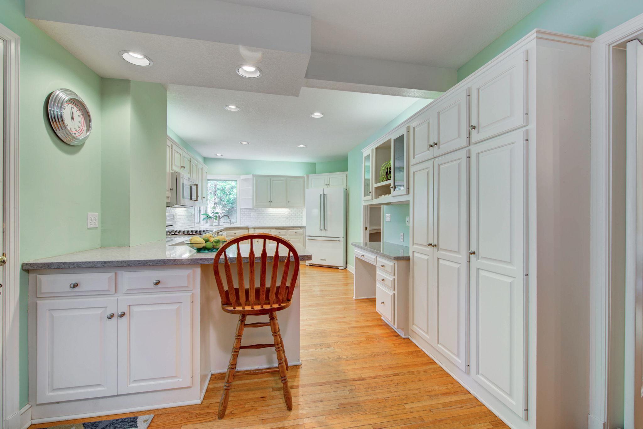 3916 Merriam Road Minnetonka, MN 55305 - Photo 12 of 39 Gallery Image 12