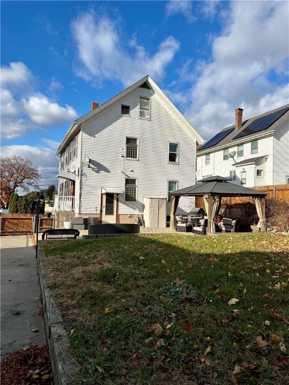 13 Chestnut Street Pawtucket, RI 02860 - Photo 3 of 25 Gallery Image 3