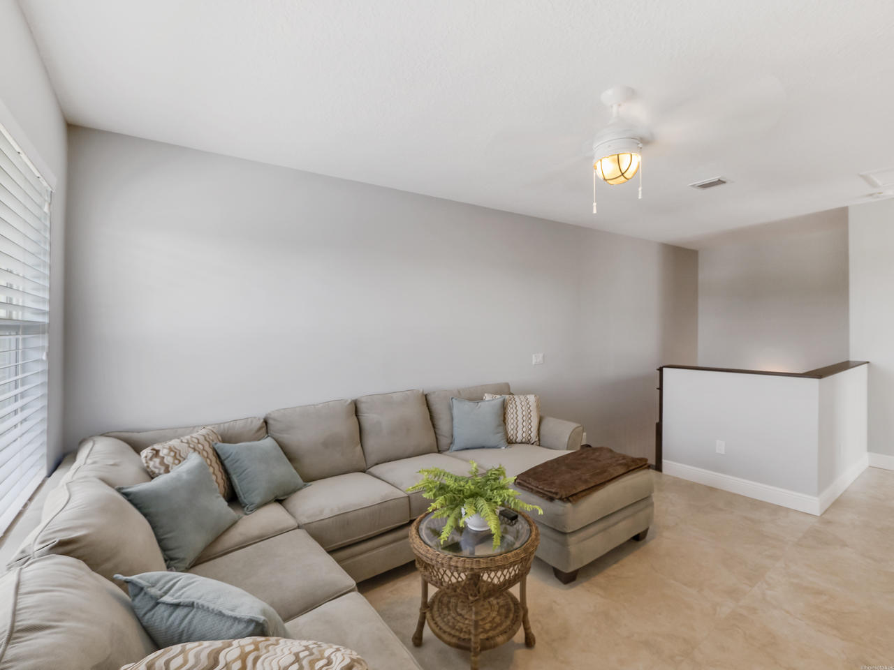 190 Arlington Road West Palm Beach, FL 33405 - Photo 29 of 40 2nd Level Seating Area