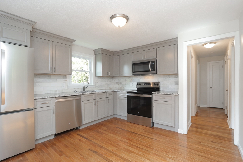 32 Lotus Street West Springfield, MA 01089 - Photo 2 of 42