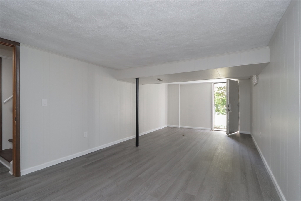 32 Lotus Street West Springfield, MA 01089 - Photo 33 of 42