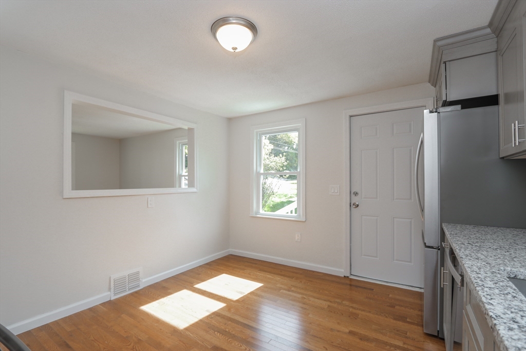 32 Lotus Street West Springfield, MA 01089 - Photo 6 of 42