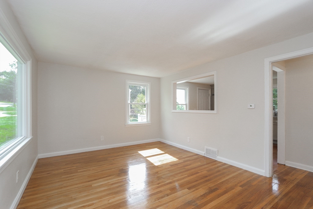 32 Lotus Street West Springfield, MA 01089 - Photo 8 of 42