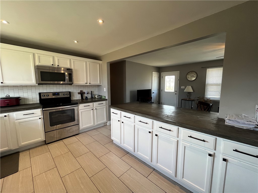 3523 Hyman Drive Decatur, IL 62521 - Photo 4 of 10 Gallery Image 4
