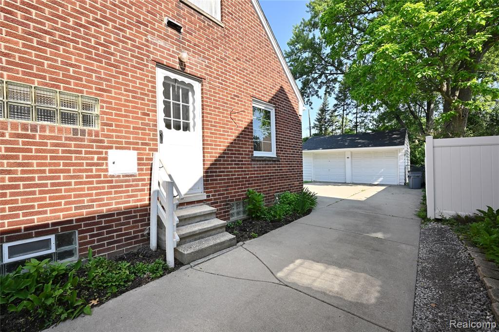 2453 Windemere Road Birmingham, MI 48009 - Photo 30 of 39