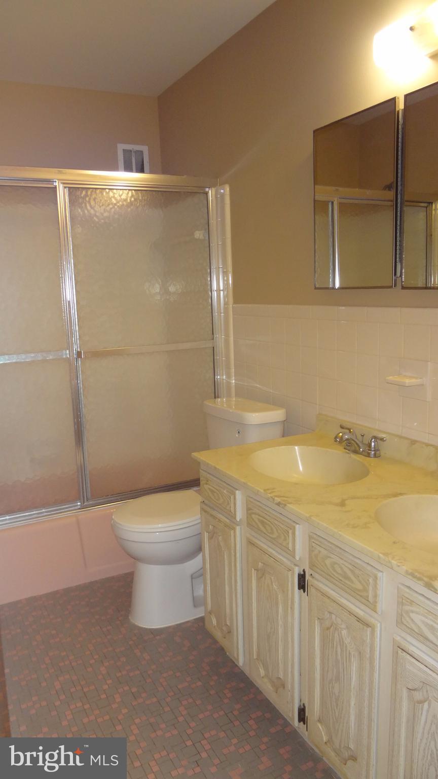 516 Beaumont Road Silver Spring, MD 20904 - Photo 13 of 21 Full Bath 2 Upper