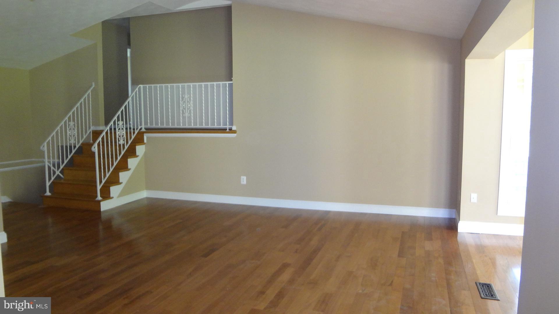 516 Beaumont Road Silver Spring, MD 20904 - Photo 4 of 21 Living Room