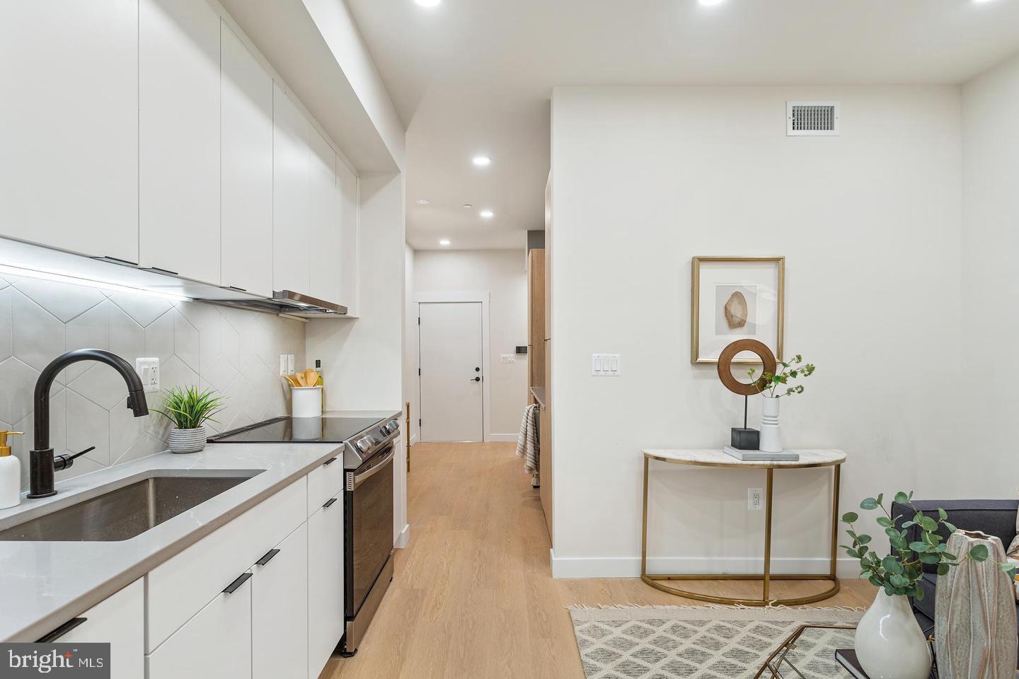 733 8th Street Southeast, Unit 1 Washington, DC 20003 - Photo 7 of 13
