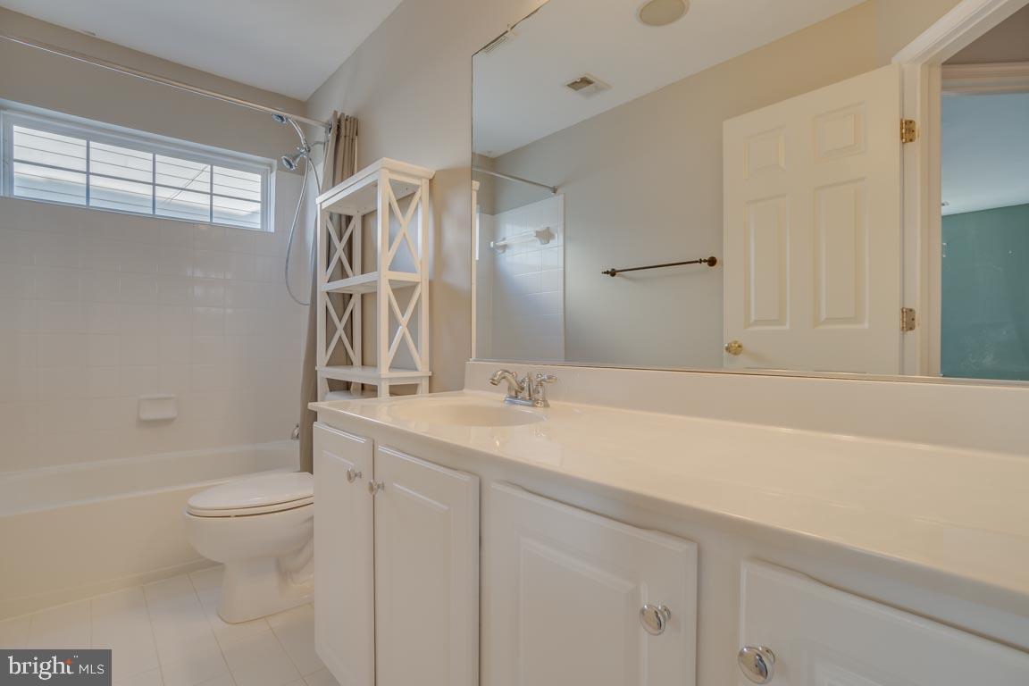 2600 Cast Off Loop Woodbridge, VA 22191 - Photo 19 of 33 Guest bath upstairs