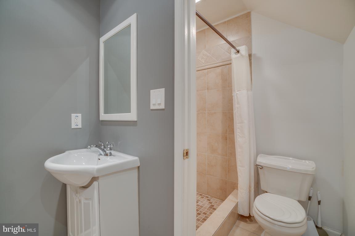 2600 Cast Off Loop Woodbridge, VA 22191 - Photo 32 of 33 Guest bath In-law suite