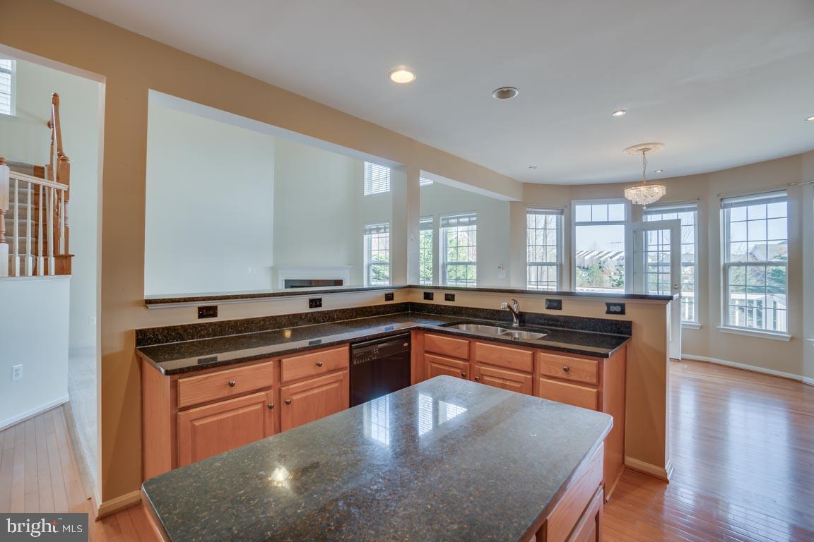 2600 Cast Off Loop Woodbridge, VA 22191 - Photo 8 of 33 Kitchen island