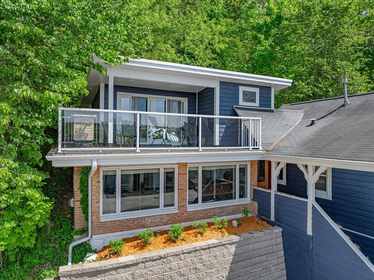 4763 Fontana Beach Road, Unit 4762 Polk, WI 53086 - Photo 84 of 100 Guest House - Deck, Glass Railing