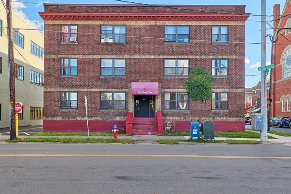 $1,350 | 198 Court Street, Unit 17, Binghamton, NY 13901