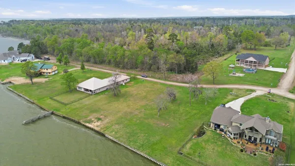 a view of a tennis court