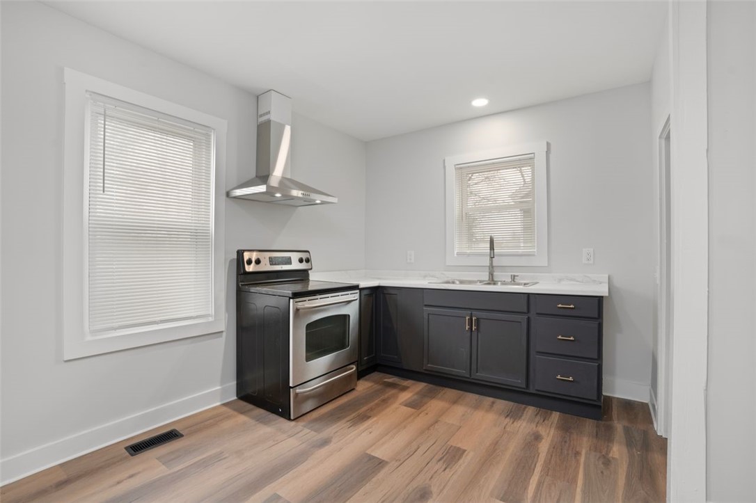 49 Oak Street Cranston, RI 02910 - Photo 6 of 33