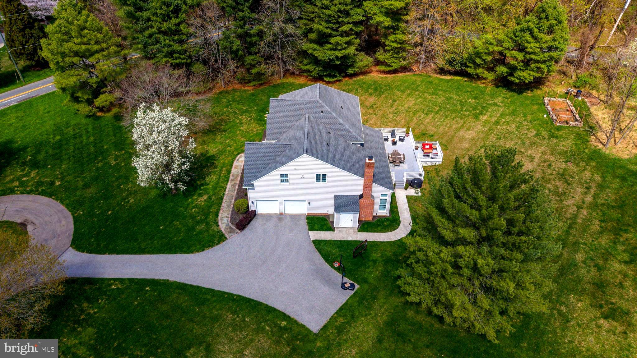 1231 Corbett Road Monkton, MD 21111 - Photo 81 of 107 Easy 4+ car driveway parking