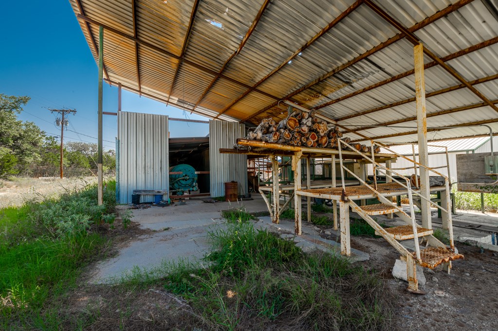 17839 Highway 16 Medina, TX 78055 - Photo 4 of 8 a view of a backyard with plants and a patio