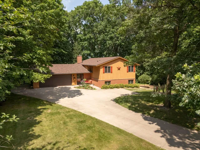 $499,900 | 1135 1st Street Northwest, Oronoco, MN 55960