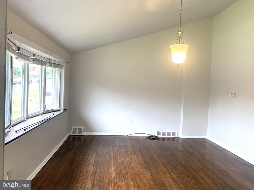 163 Wiltshire Road Claymont, DE 19703 - Photo 3 of 32 Living room is located on the middle level