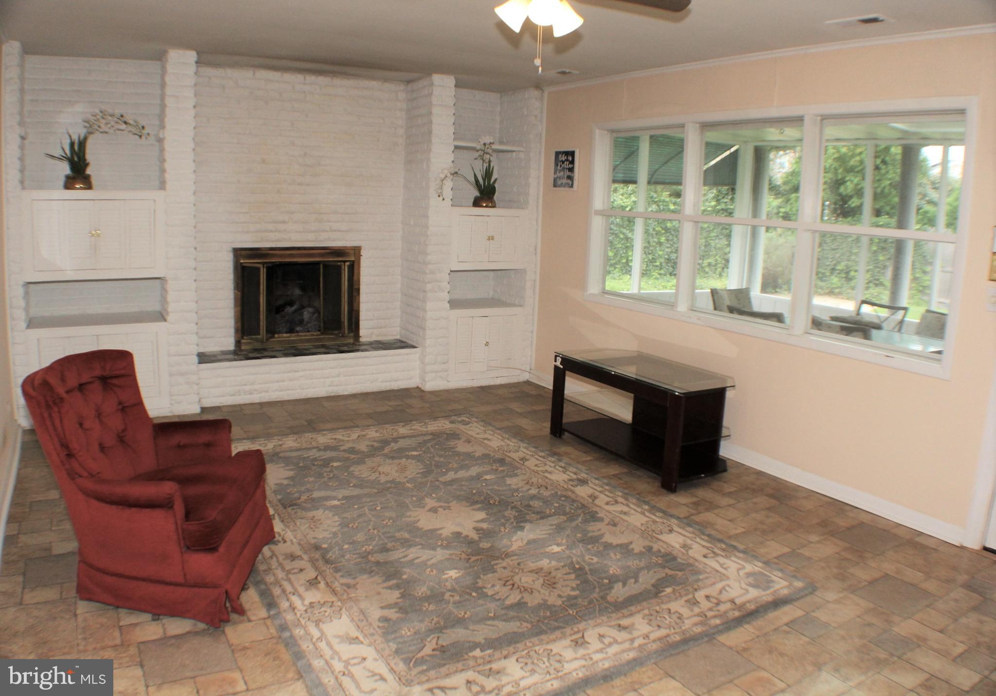 533 Elford Road Fairless Hills, PA 19030 - Photo 5 of 37 Built in bookshelves
