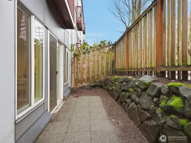 $350,000 | 3661 Phinney Avenue North, Unit 107, Seattle, WA 98103