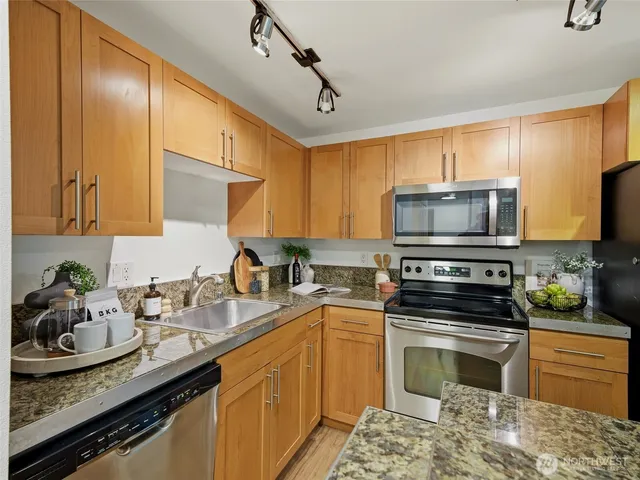 $350,000 | 3661 Phinney Avenue North, Unit 107, Seattle, WA 98103