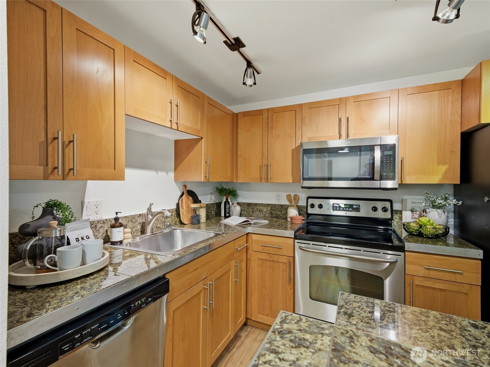 3661 Phinney Avenue North, Unit 107 Seattle, WA 98103 - Photo 22 of 29