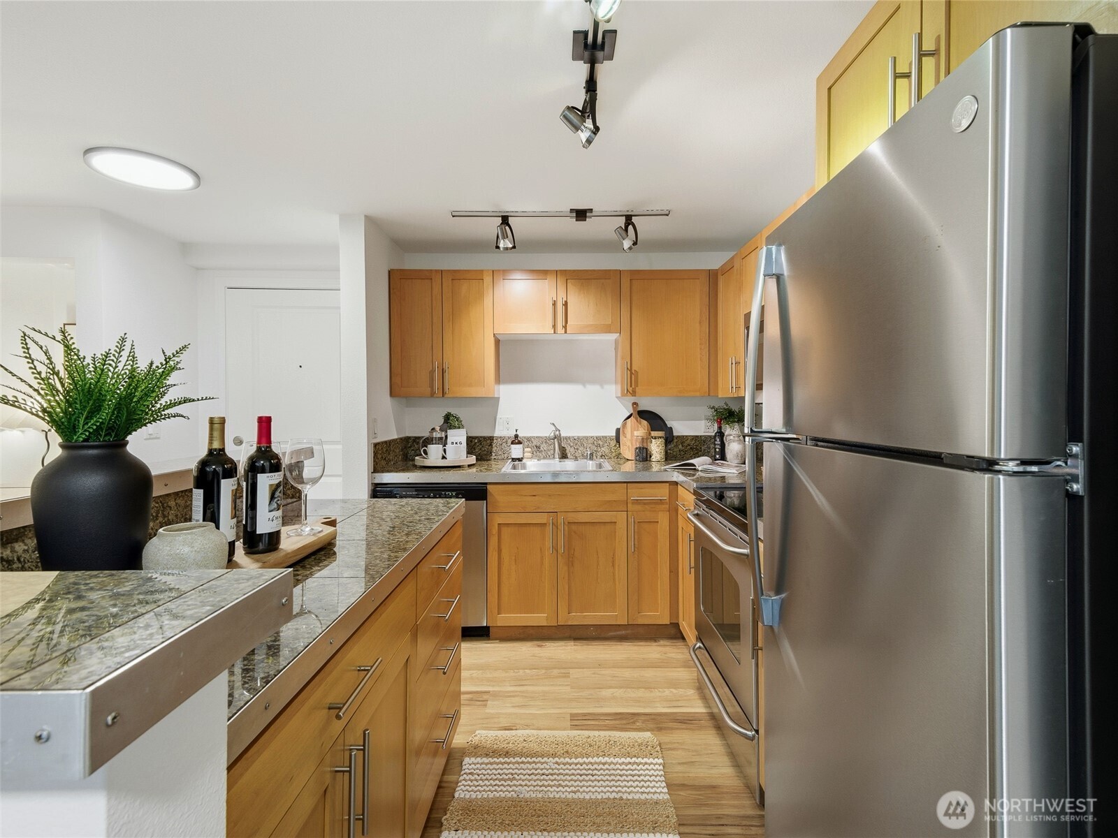 3661 Phinney Avenue North, Unit 107 Seattle, WA 98103 - Photo 25 of 29