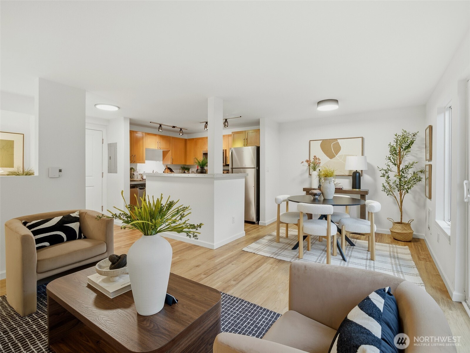 3661 Phinney Avenue North, Unit 107 Seattle, WA 98103 - Photo 3 of 29