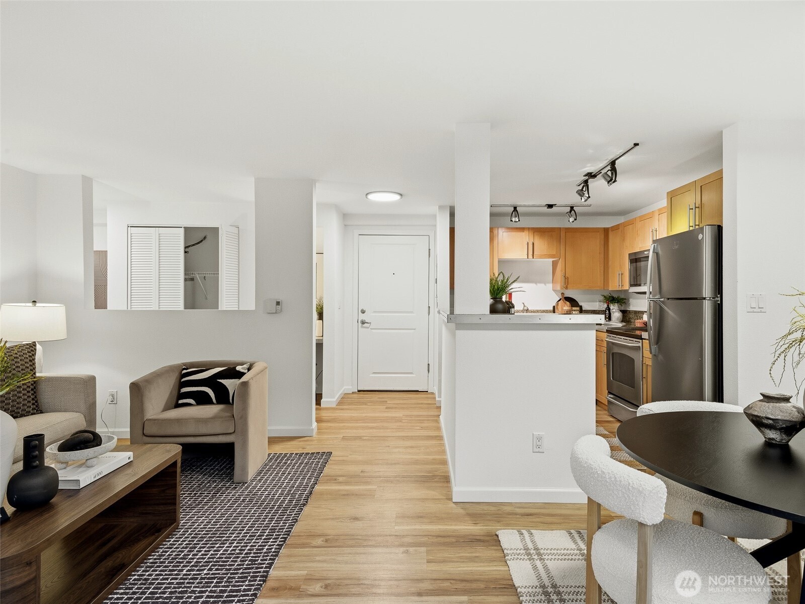 3661 Phinney Avenue North, Unit 107 Seattle, WA 98103 - Photo 9 of 29