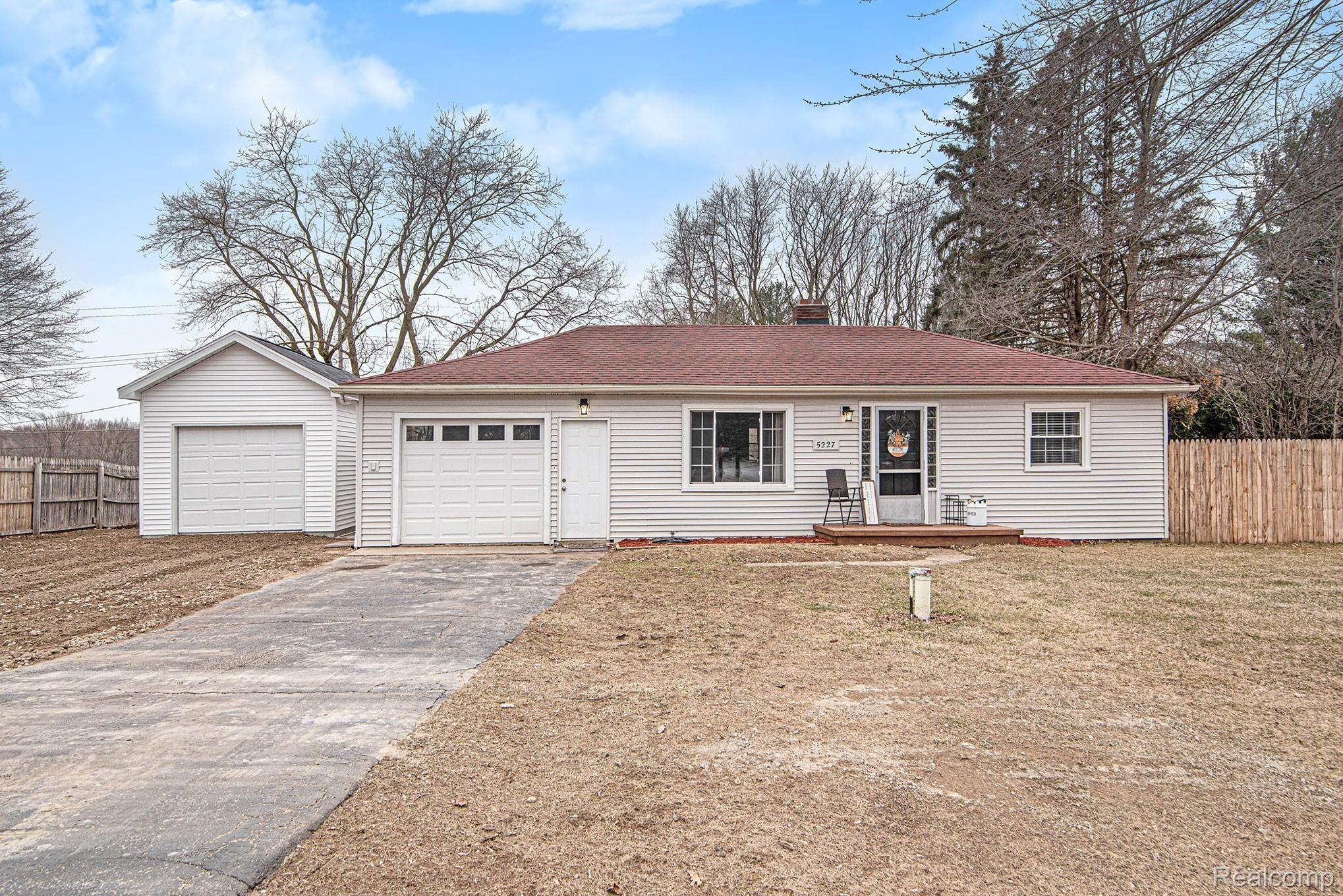 5227 Millington Road Millington, MI 48746 - Photo 2 of 22 DSC_8899.jpg