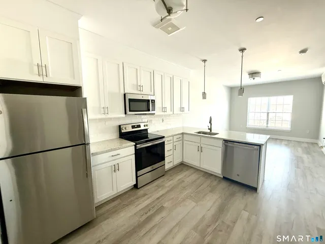 $1,850 | 502 Howe Avenue, Unit 410, Shelton, CT 06484