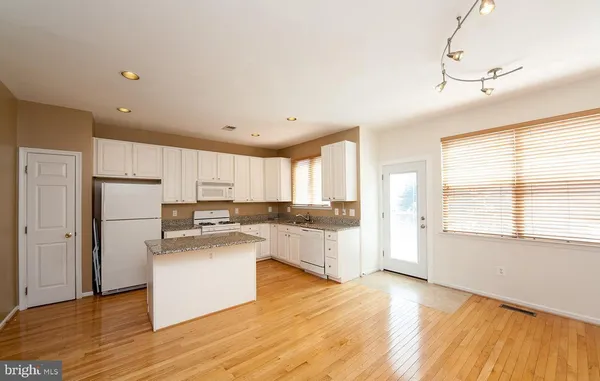 $3,600 | 6727 Sullivan Way, Alexandria, VA 22315