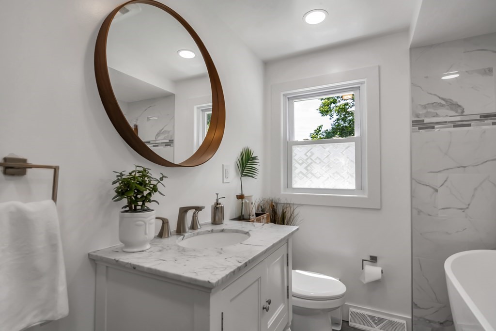 230 Colonial Road Lawrence, MA 01843 - Photo 11 of 42 Gallery Image 11