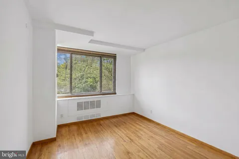 $309,900 | 4200 Cathedral Avenue Northwest, Unit 716, Washington, DC 20016