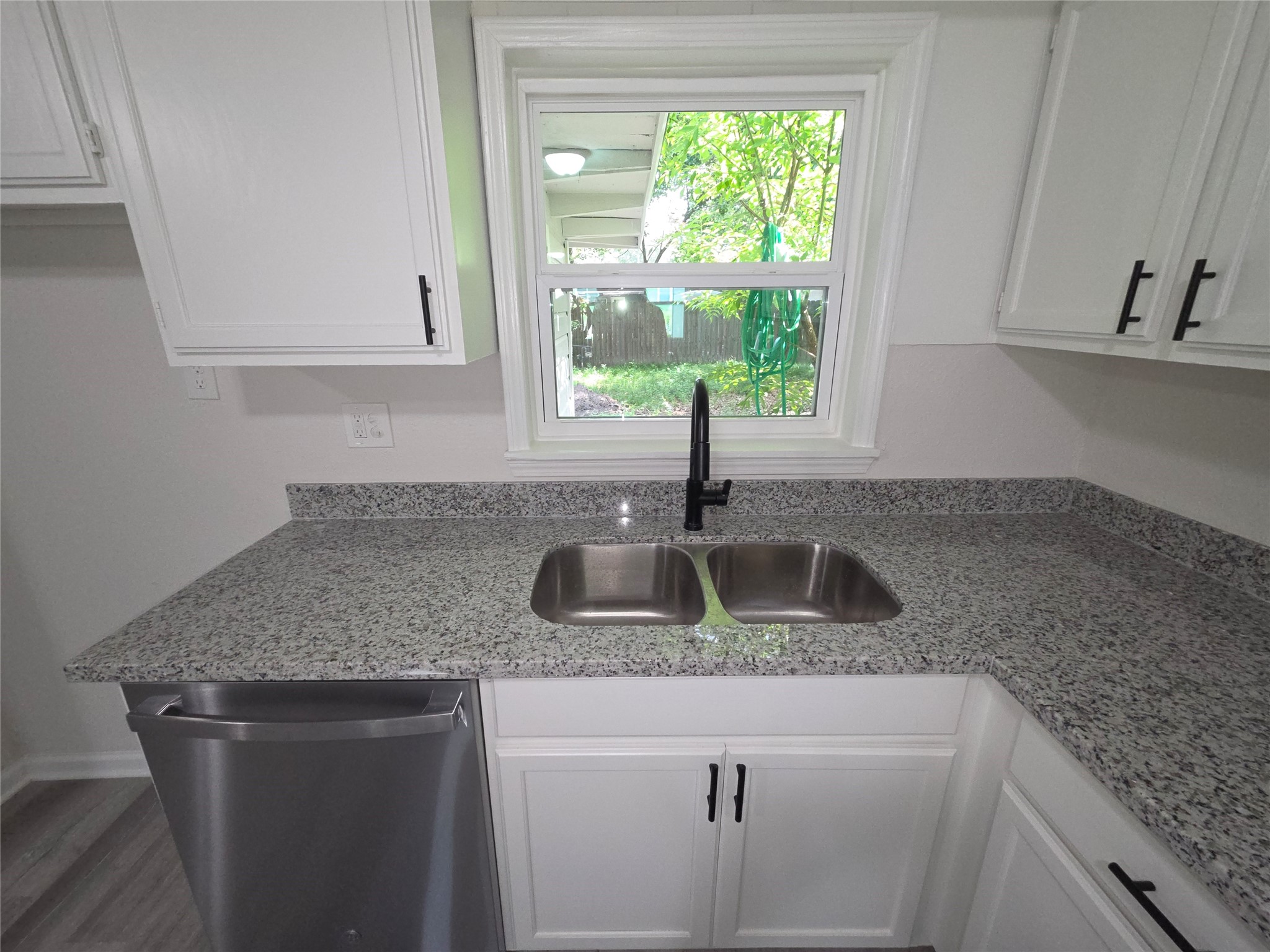 4931 Cosby Street Houston, TX 77021 - Photo 5 of 14 tenant provides refrigerator