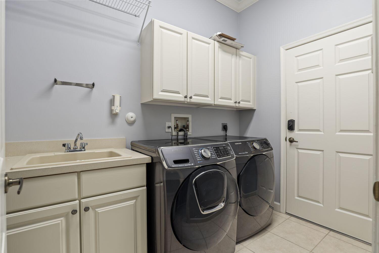 9152 Short Chip Circle Port St. Lucie, FL 34986 - Photo 30 of 72 a utility room with sink dryer and washer